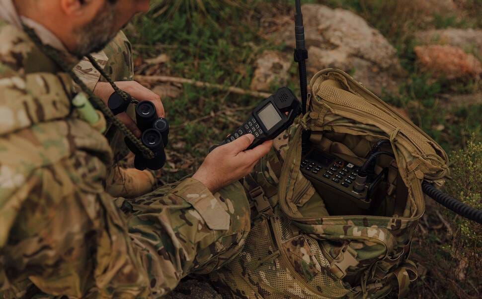 Codan_HF_MIL_6110-Manpack_Soldier-Handset-Top-View-Backpack_PIS_dafae26095caf779ddd24ec6b963ca36