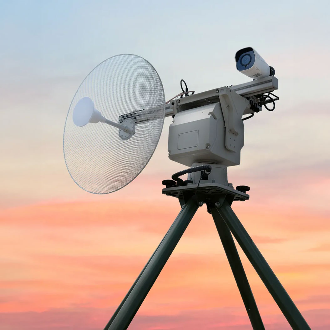 UKRSPECSYSTEMS AT-1 long-range UAV antenna tracker on field support system