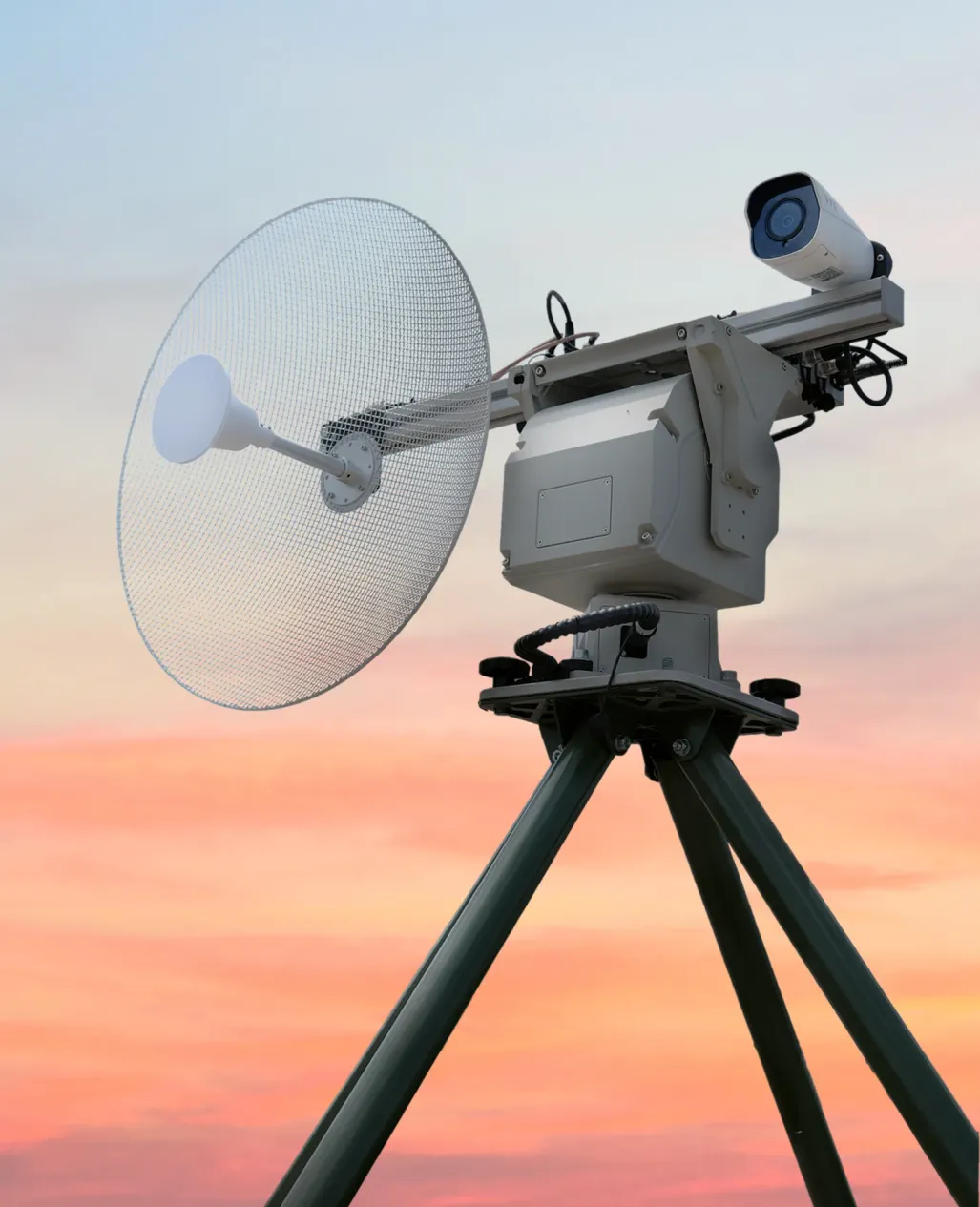 UKRSPECSYSTEMS AT-1 long-range UAV antenna tracker on field support system