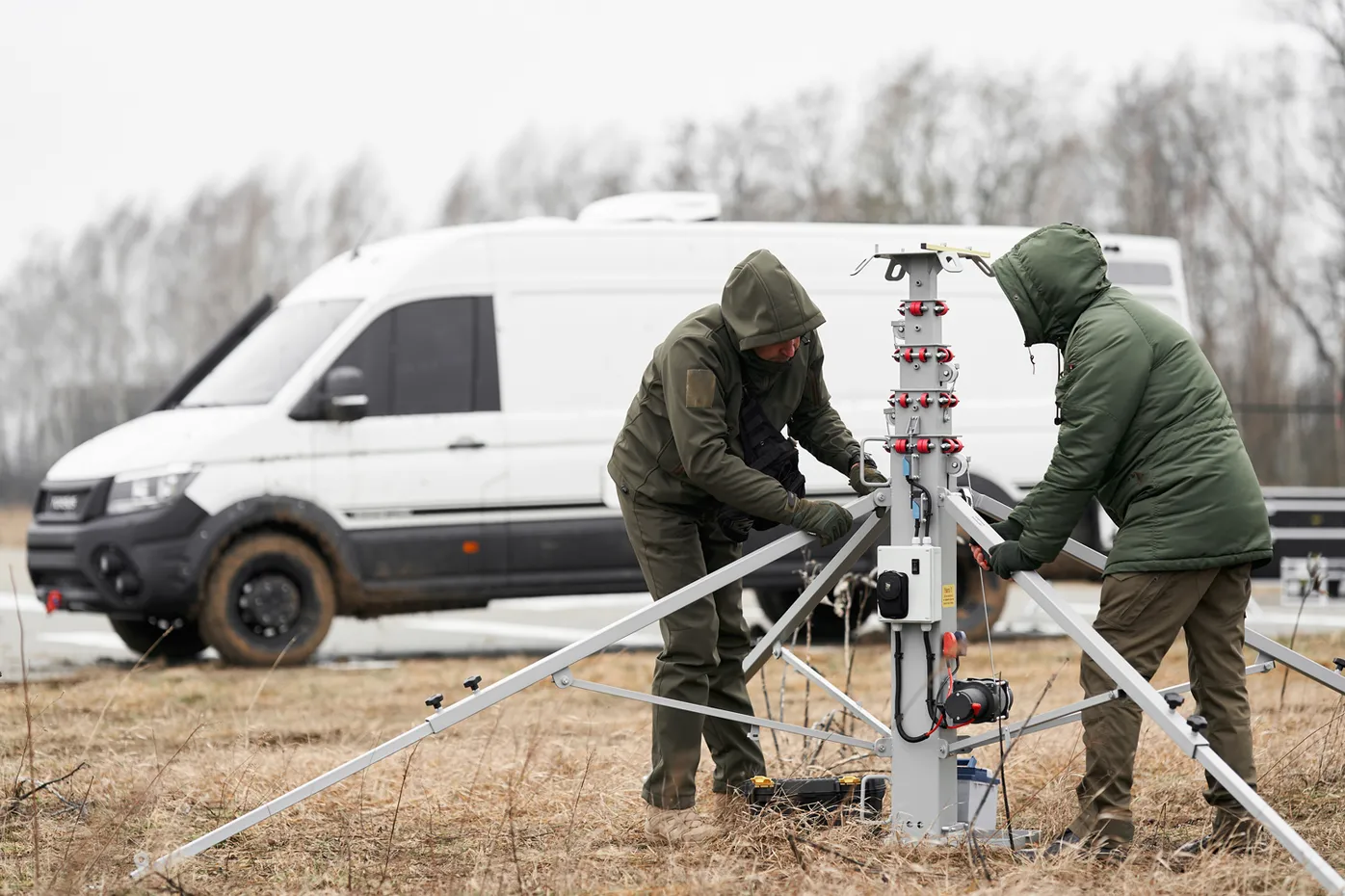 UKRSPECSYSTEMS L5000 automatic five-meter telescopic mast